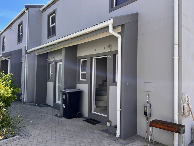 House For Sale in Stratford Green - Photo 7