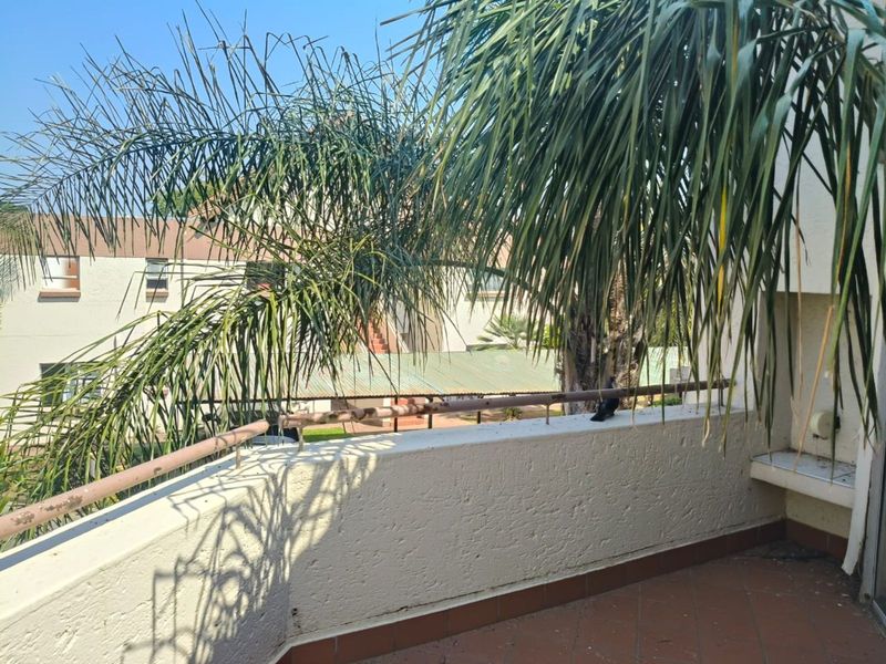 Townhouse For Sale in Bedfordview Central - Photo 10