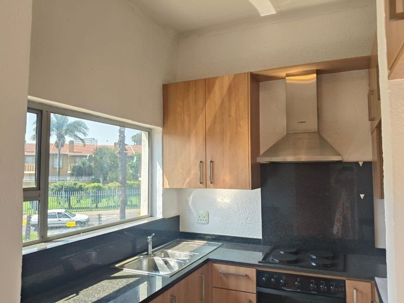 Townhouse For Sale in Bedfordview Central - Photo 6