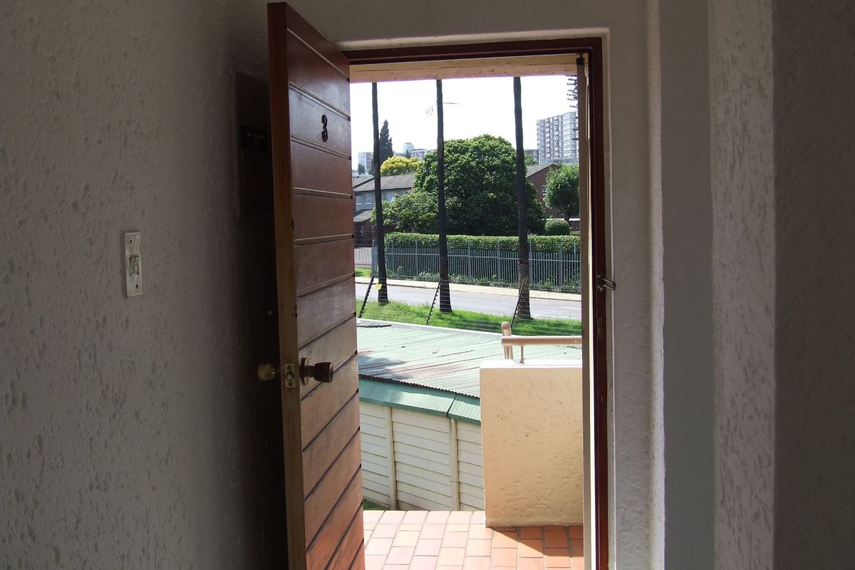 Townhouse For Sale in Bedfordview Central - Photo 3