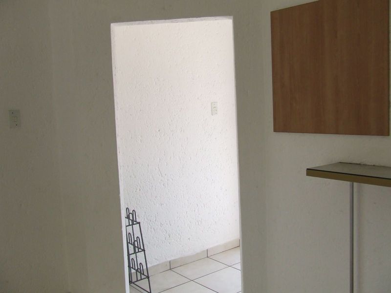 Townhouse For Sale in Bedfordview Central - Photo 4