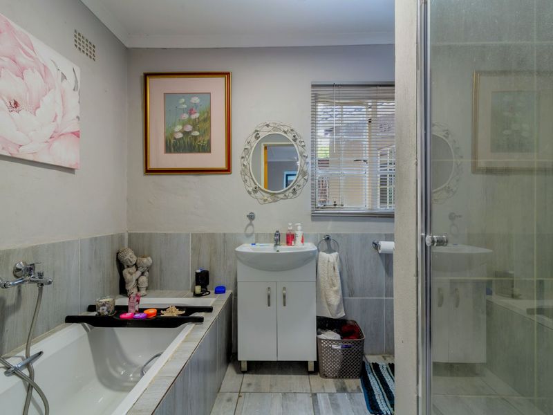 House For Sale in Sundowner - Photo 10