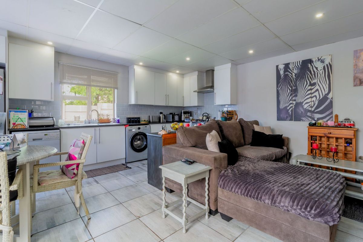 House For Sale in Sundowner - Photo 5