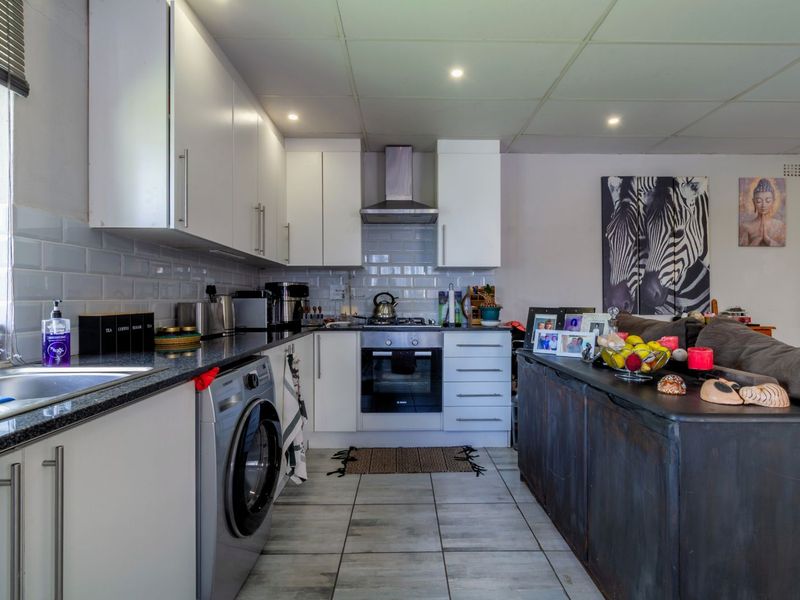 House For Sale in Sundowner - Photo 7