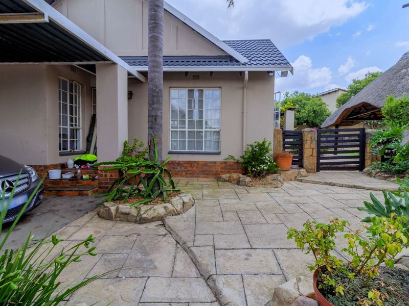 House For Sale in Sundowner - Photo 2