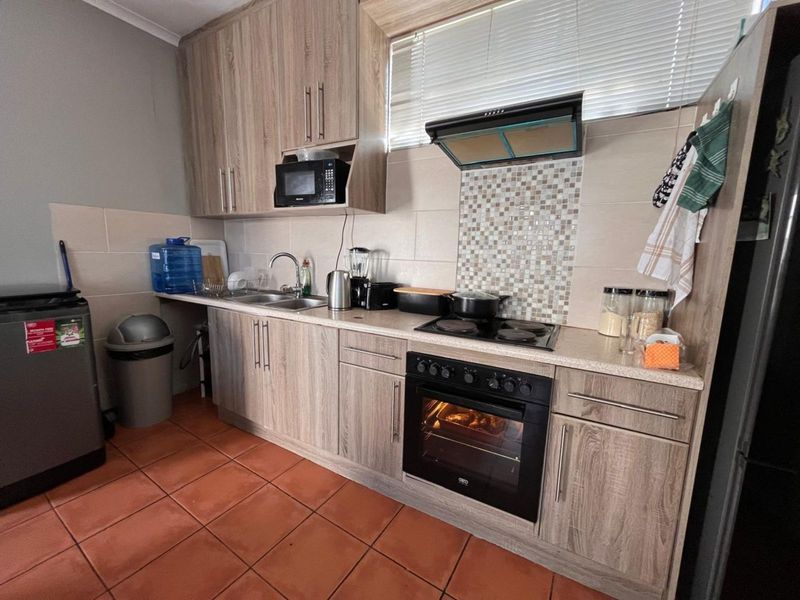 Townhouse For Sale in St Georges Park - Photo 5