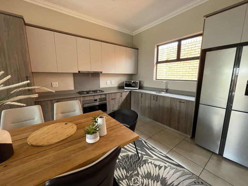 Townhouse For Sale in Silver Lakes - Photo 10