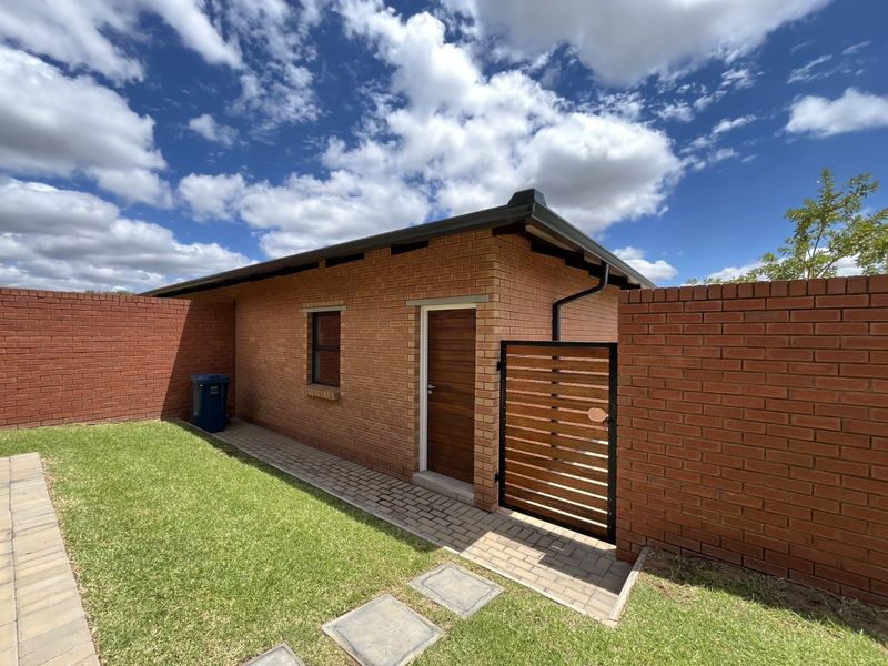 Townhouse For Sale in Silver Lakes - Photo 4