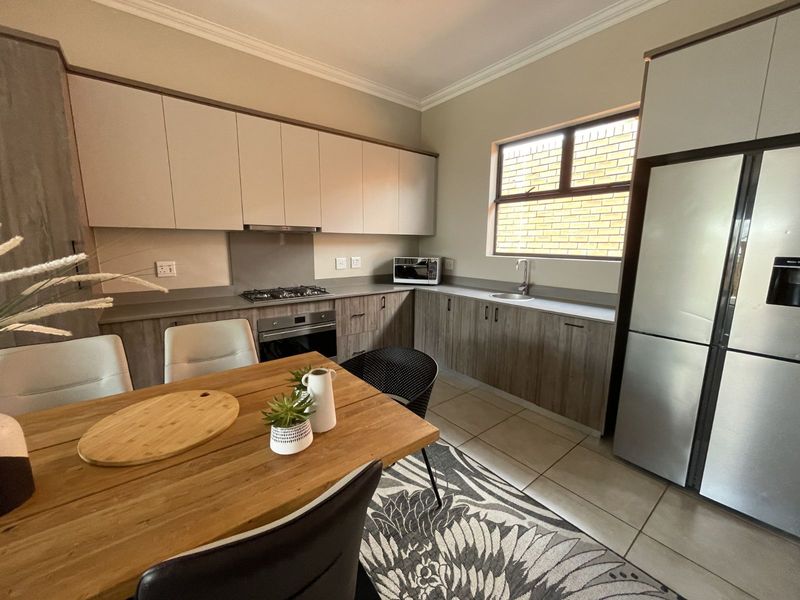 Townhouse For Sale in Silver Lakes - Photo 9