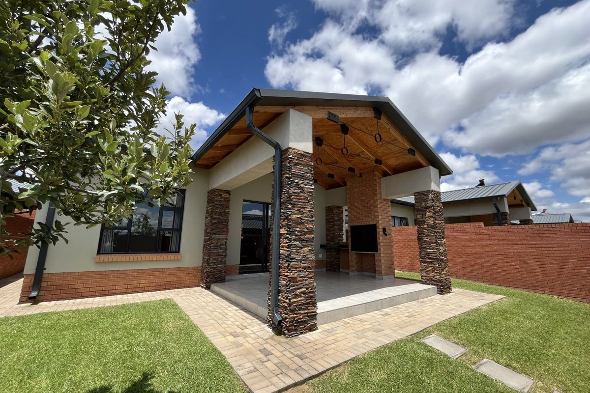 Townhouse For Sale in Silver Lakes - Photo 2