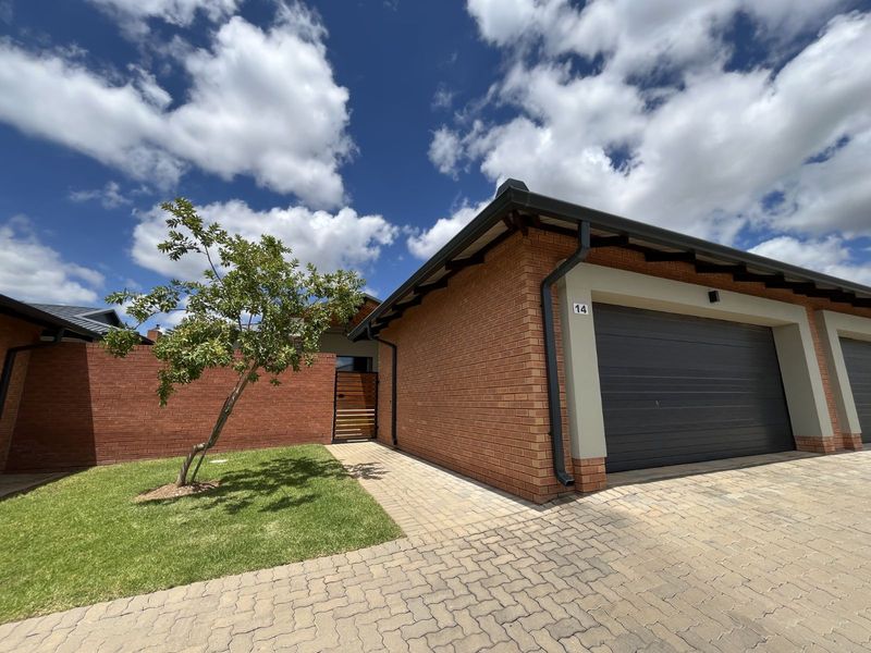 Townhouse For Sale in Silver Lakes - Photo 3