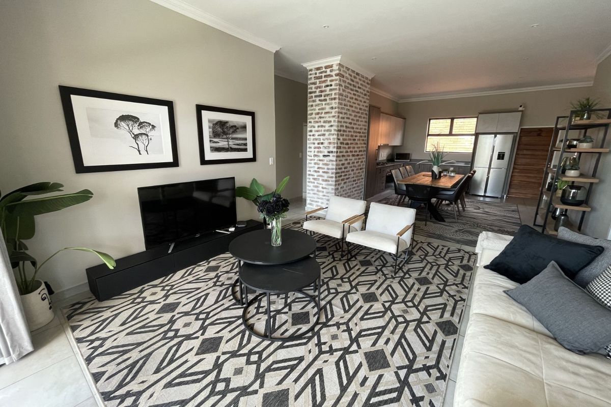 Townhouse For Sale in Silver Lakes - Photo 5