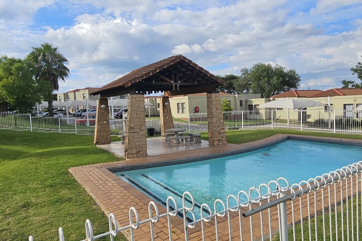 Apartment To Rent in Broadacres - Photo 2