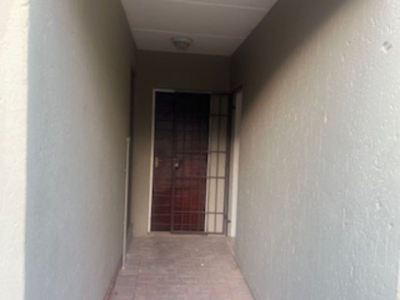 Apartment For Sale in Broadacres - Photo 5