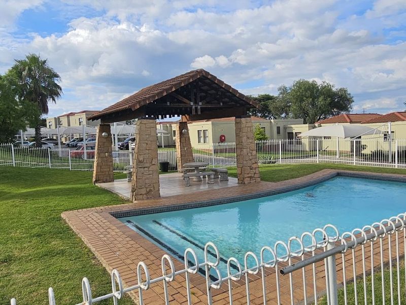 Apartment For Sale in Broadacres - Photo 2