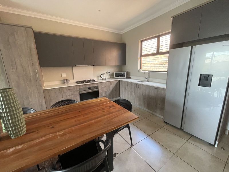 Townhouse For Sale in Silver Lakes - Photo 10