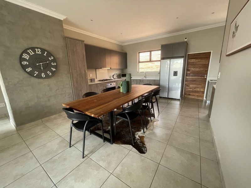 Townhouse For Sale in Silver Lakes - Photo 9