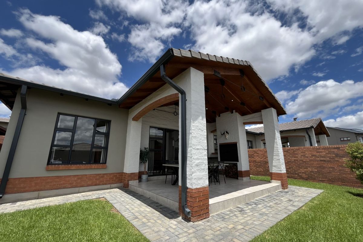 Townhouse For Sale in Silver Lakes - Photo 2