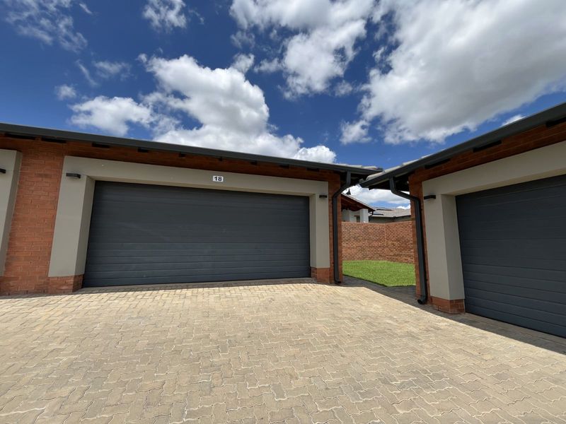 Townhouse For Sale in Silver Lakes - Photo 3