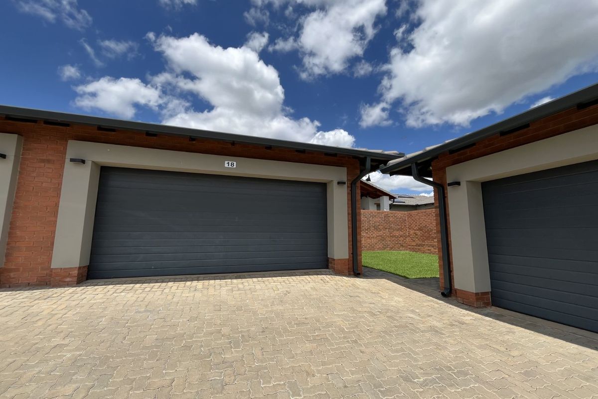 Townhouse For Sale in Silver Lakes - Photo 3