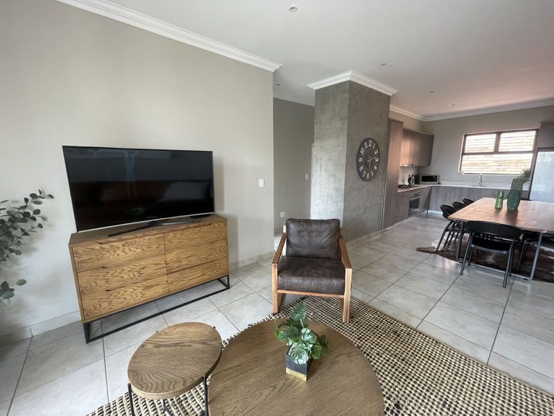 Townhouse For Sale in Silver Lakes - Photo 8