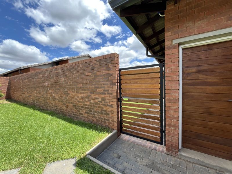 Townhouse For Sale in Silver Lakes - Photo 4