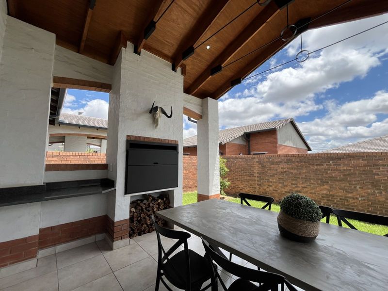 Townhouse For Sale in Silver Lakes - Photo 5