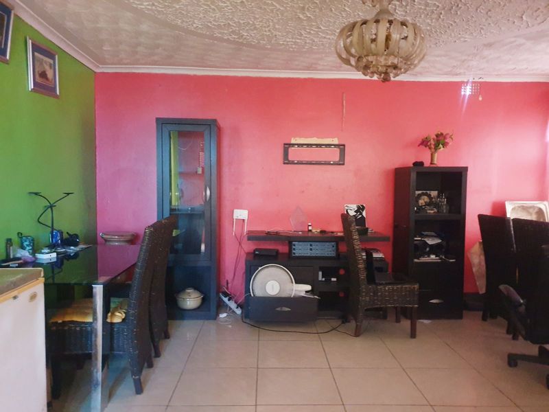 House For Sale in Mandela Park - Photo 4