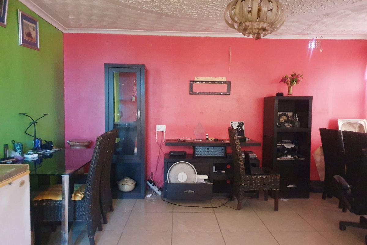 House For Sale in Mandela Park - Photo 4