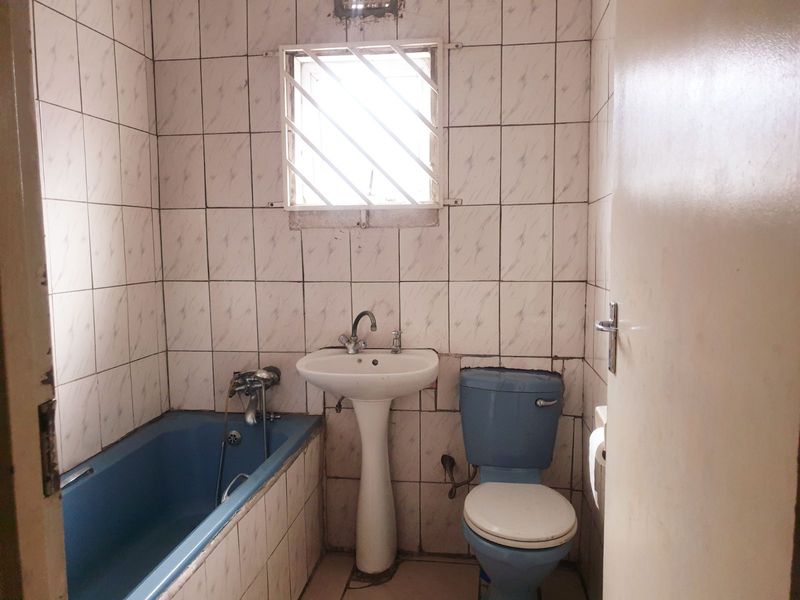 House For Sale in Mandela Park - Photo 9