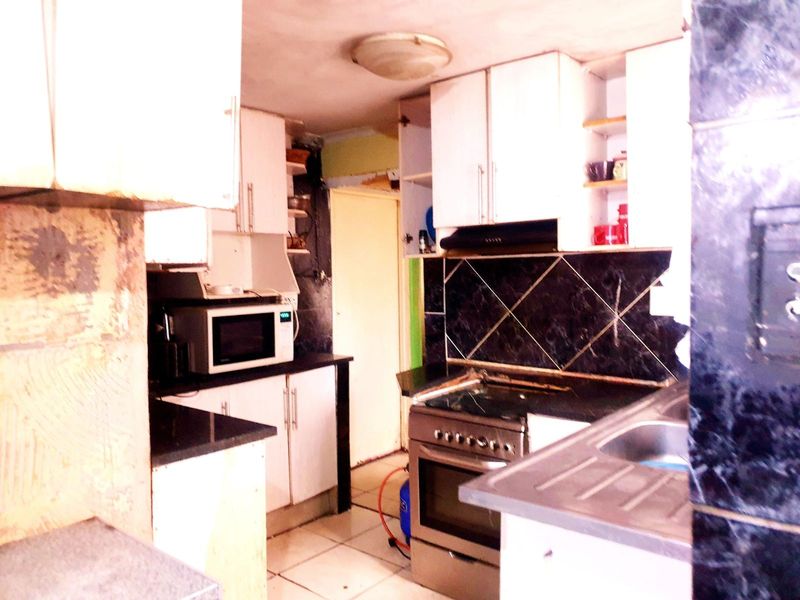 House For Sale in Mandela Park - Photo 8