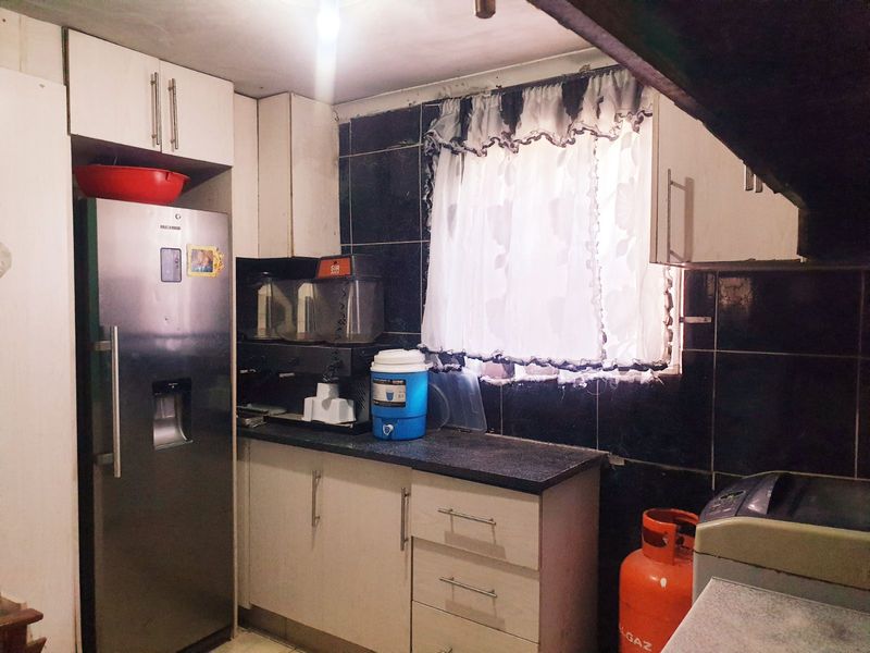 House For Sale in Mandela Park - Photo 6