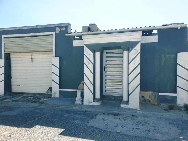 House For Sale in Mandela Park - Photo 2