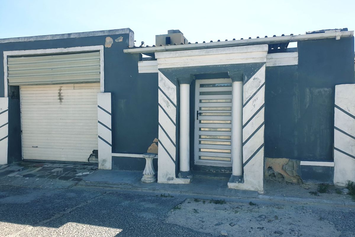 House For Sale in Mandela Park - Photo 2