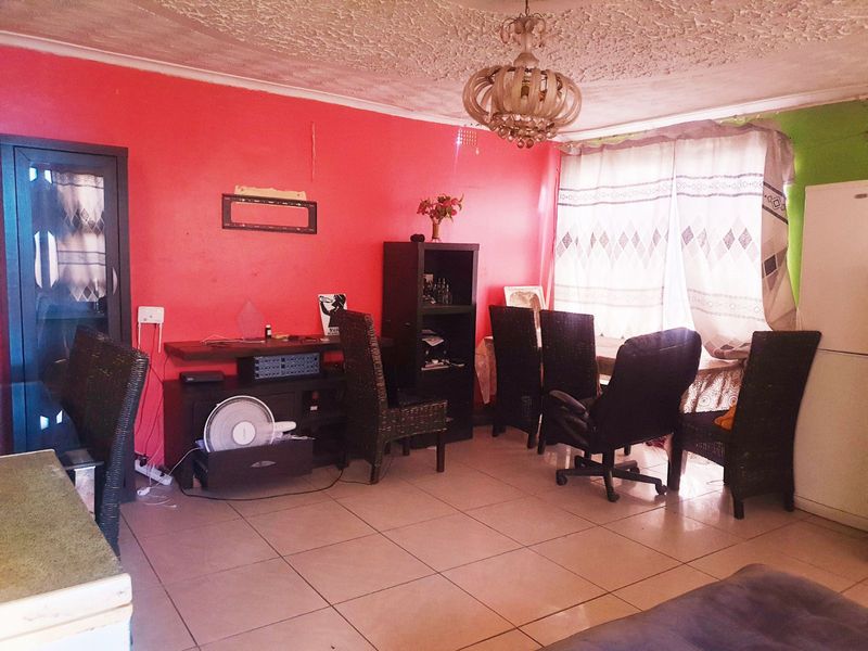 House For Sale in Mandela Park - Photo 3