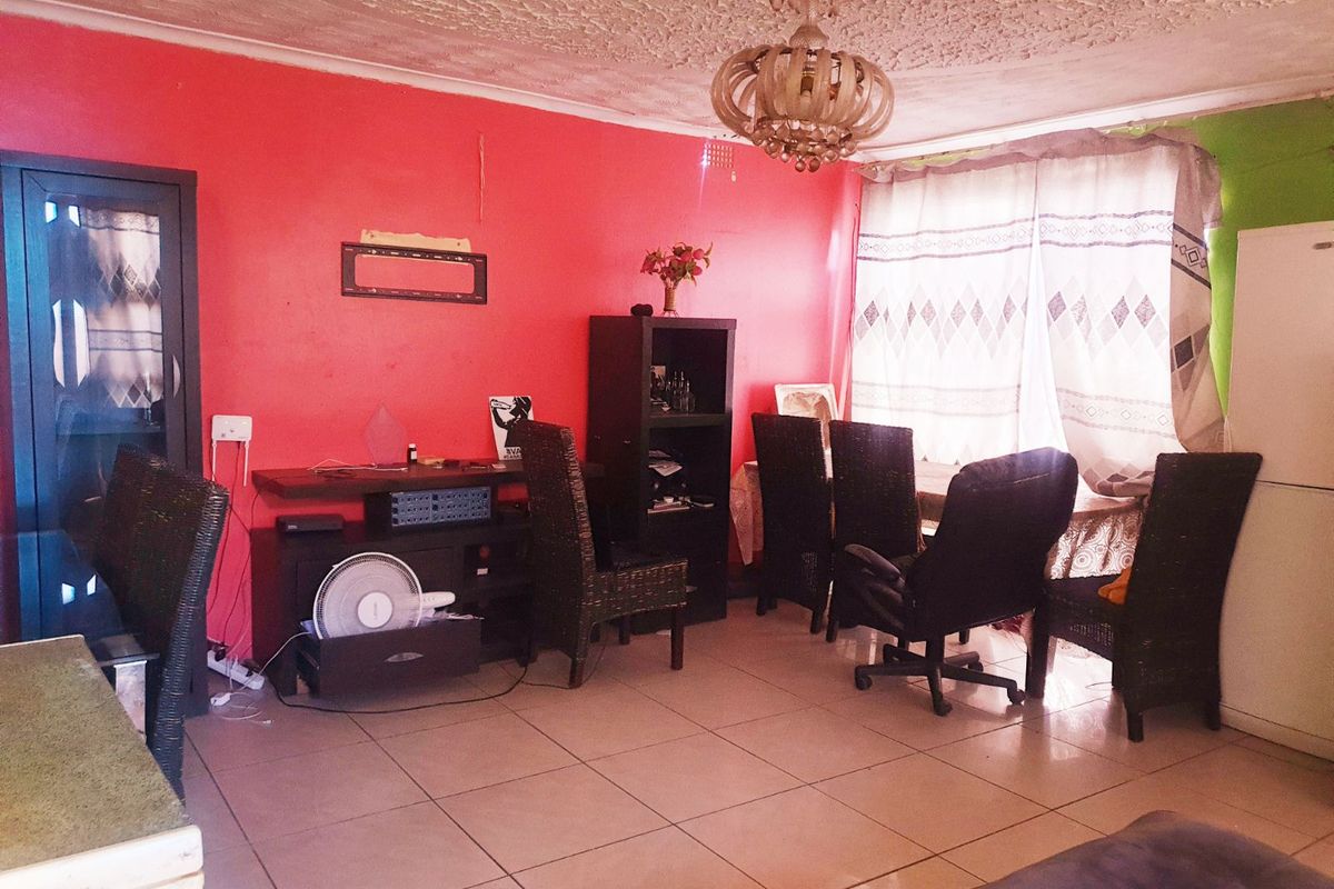 House For Sale in Mandela Park - Photo 3