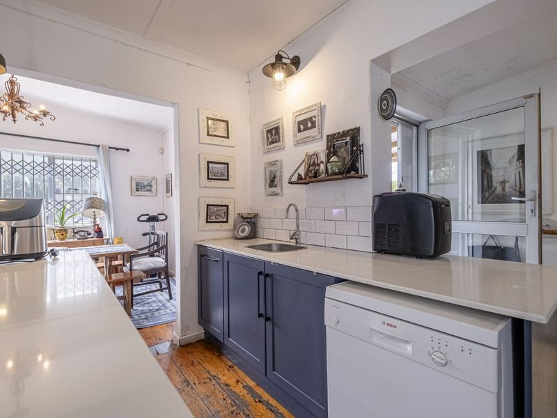 House For Sale in Richmond Hill - Photo 10