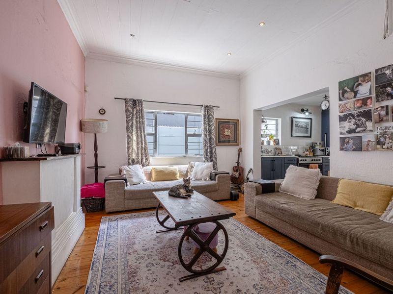 House For Sale in Richmond Hill - Photo 5