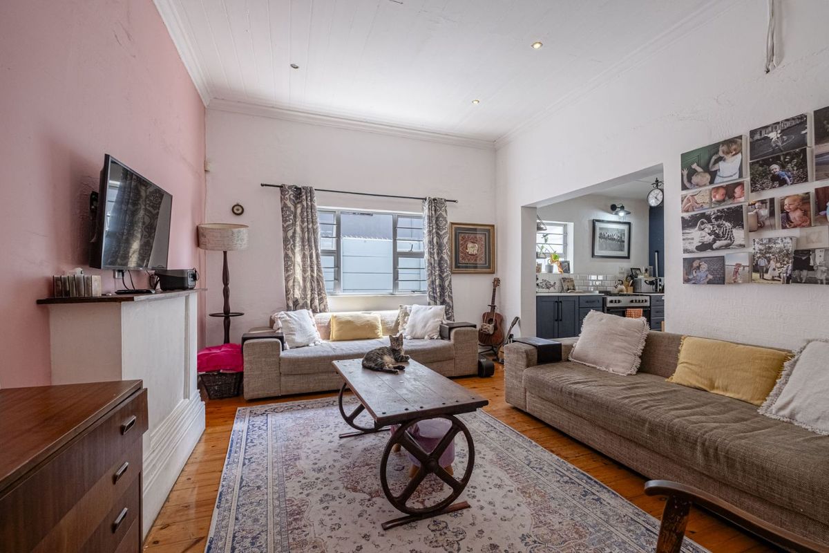 House For Sale in Richmond Hill - Photo 5