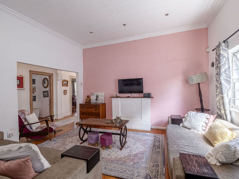 House For Sale in Richmond Hill - Photo 6