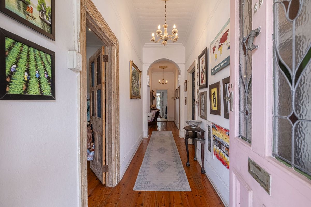 House For Sale in Richmond Hill - Photo 3