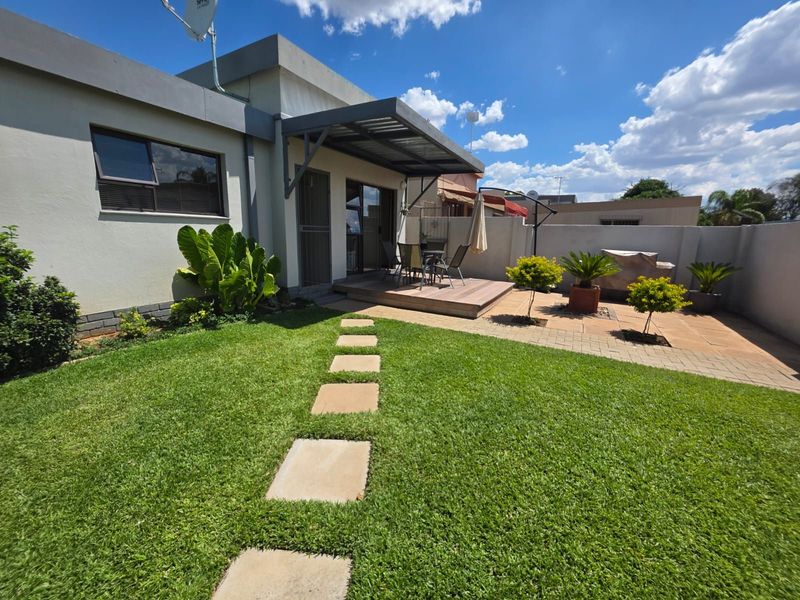 House For Sale in Rhodesdene - Photo 2
