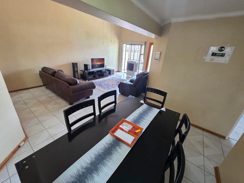 House For Sale in Rhodesdene - Photo 8