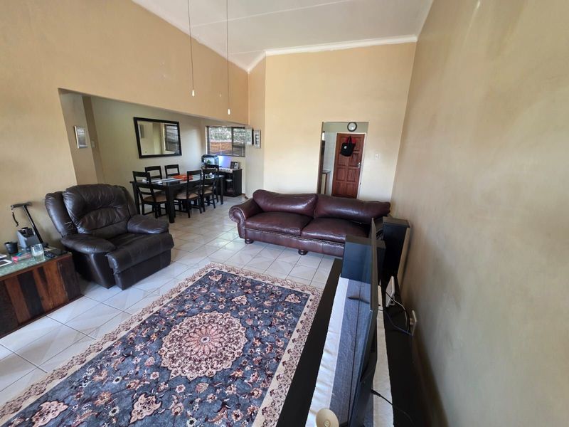 House For Sale in Rhodesdene - Photo 7