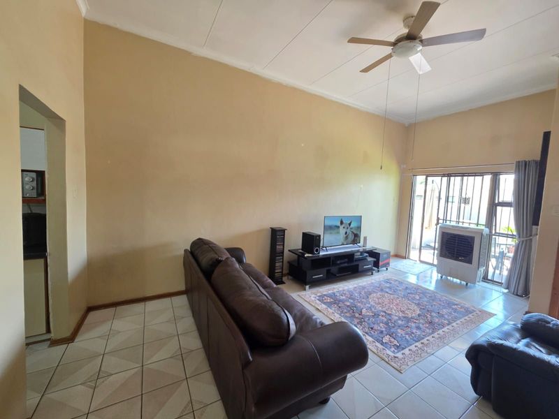 House For Sale in Rhodesdene - Photo 6