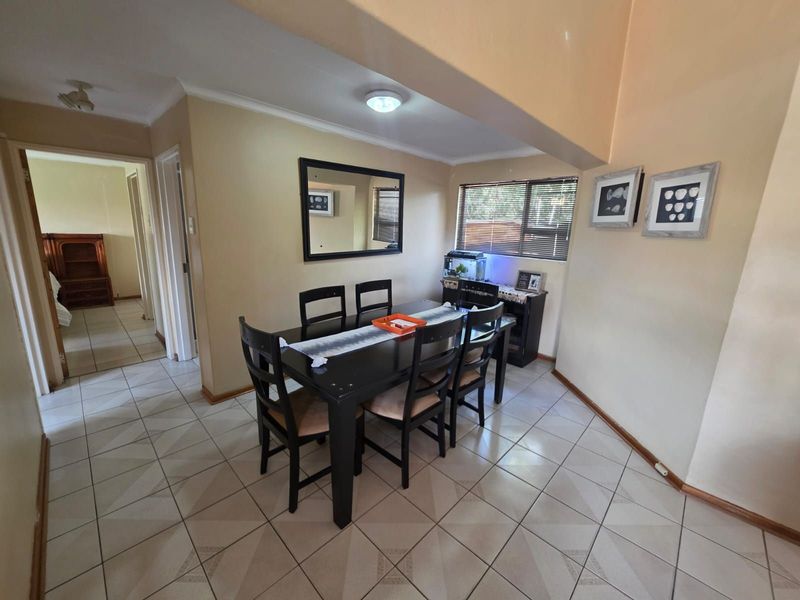 House For Sale in Rhodesdene - Photo 9