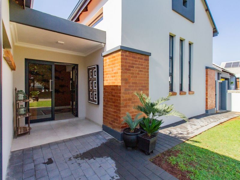 House For Sale in Meerhof - Photo 2