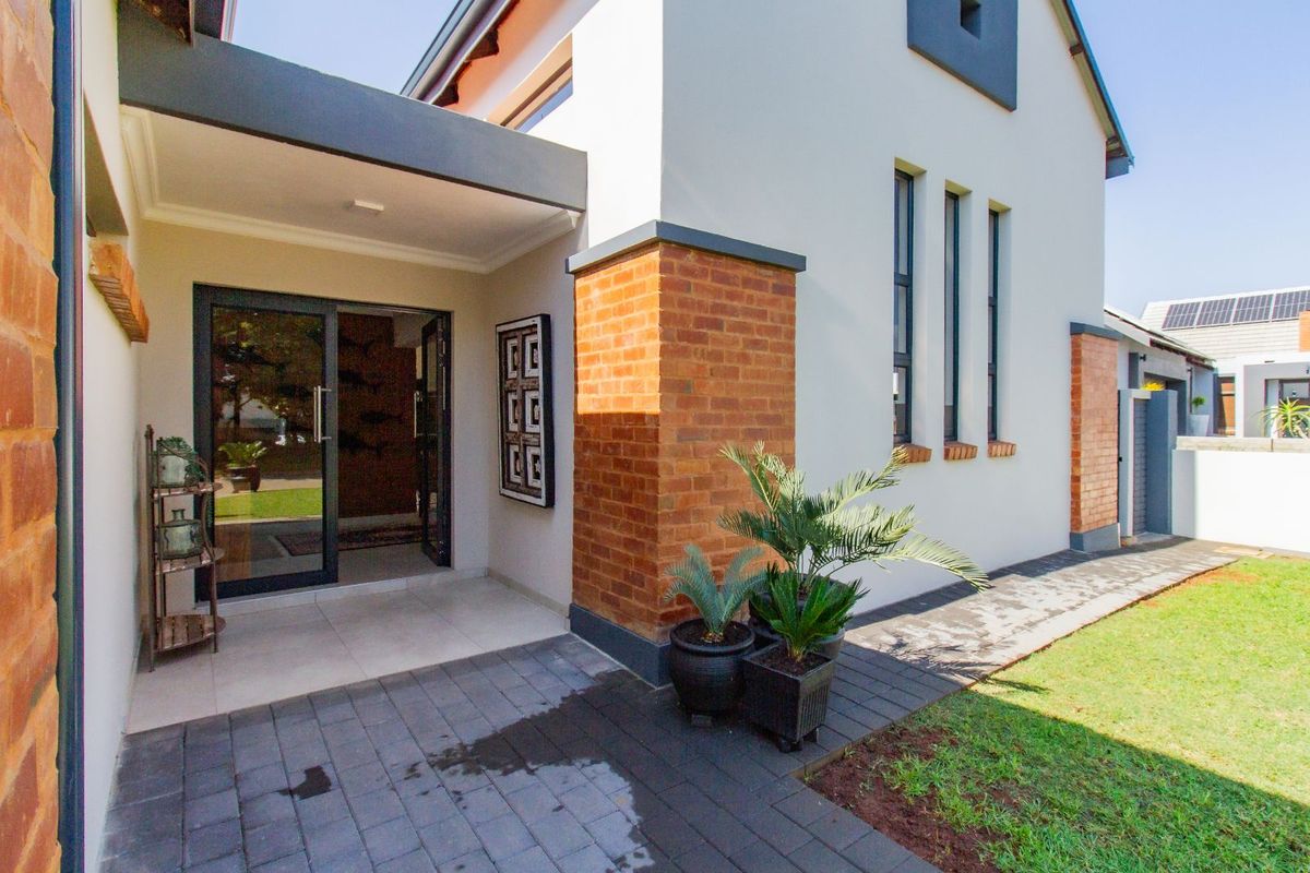 House For Sale in Meerhof - Photo 2