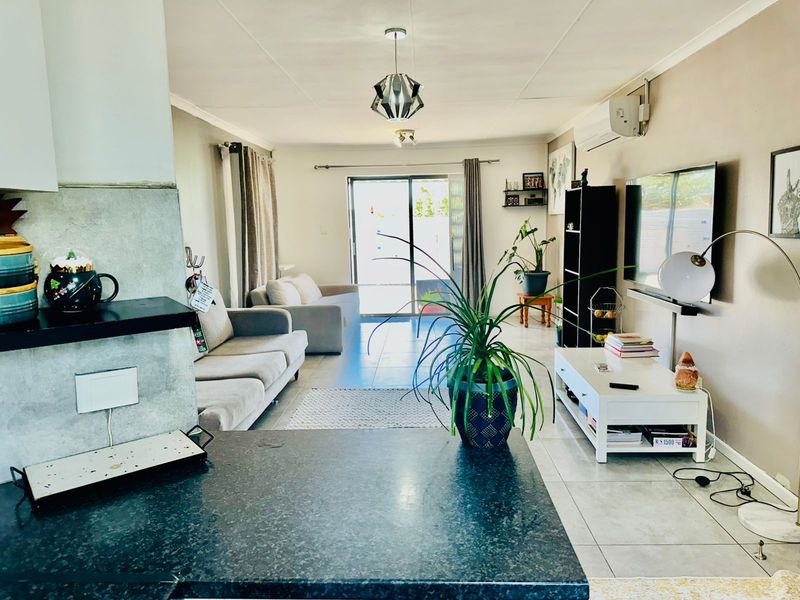 House For Sale in Greenshields Park - Photo 6