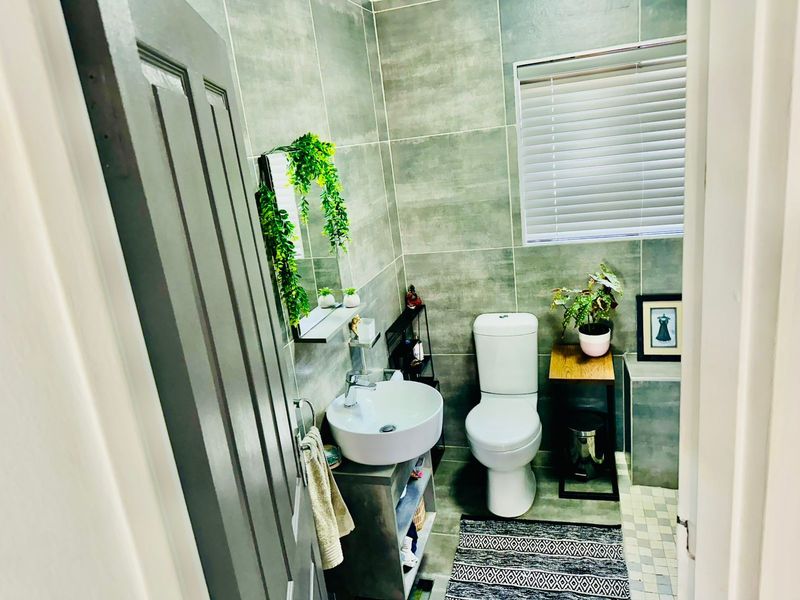 House For Sale in Greenshields Park - Photo 10